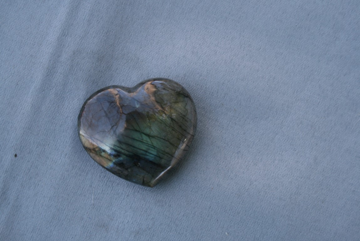 Labradorite heart helps attract success 4647